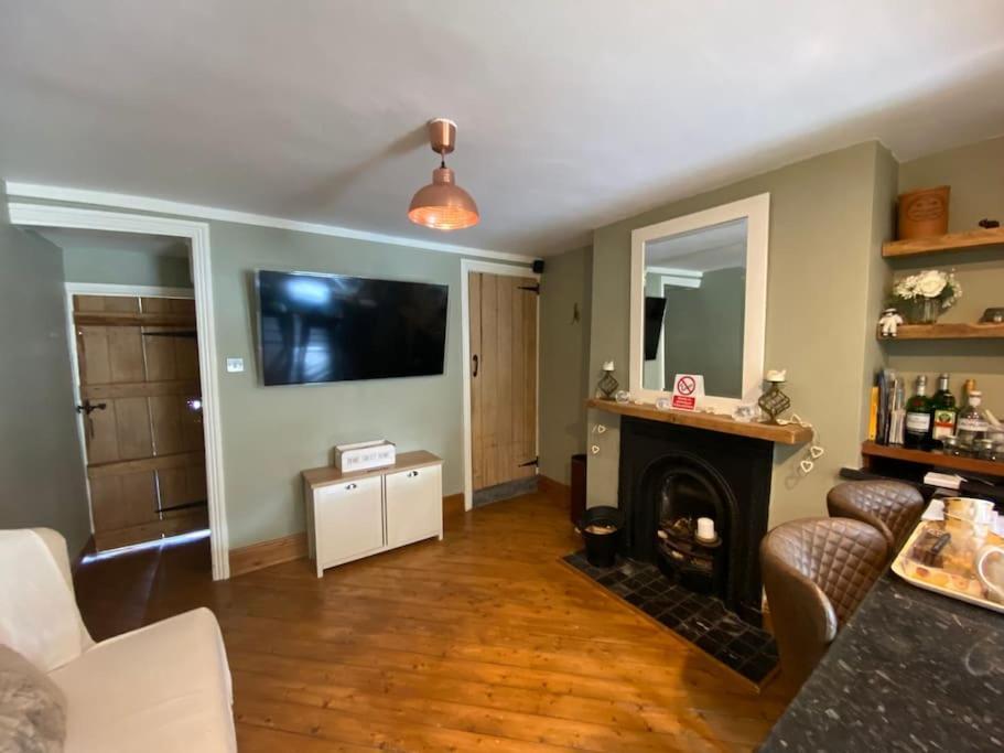 Outskirts Of Ulverston, Entire Cottage - Sleeps 4 Улверстон Экстерьер фото